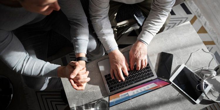 Crescimento do mercado digital: como a criação de sites se tornou uma das carreiras mais promissoras da atualidade