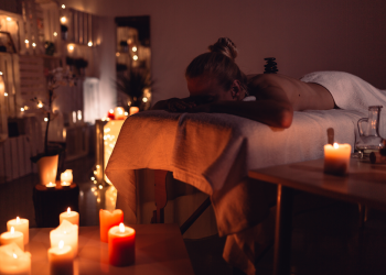 Conceito de massagem com mulher